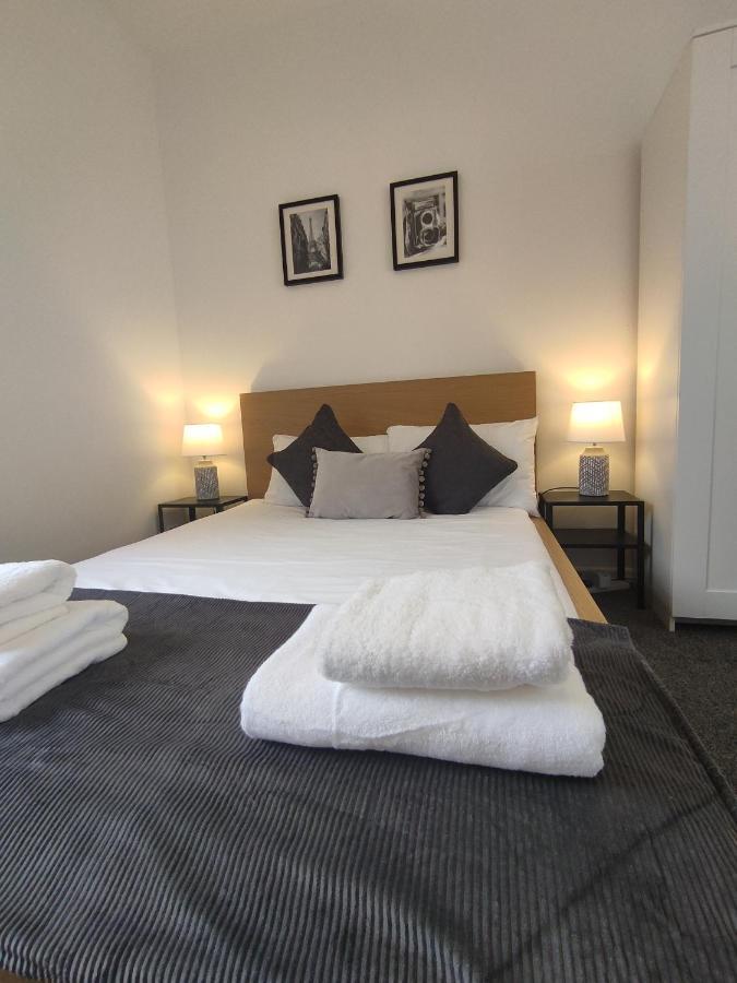 1 Bedroom Apartment With Free Parking Уэймут Экстерьер фото