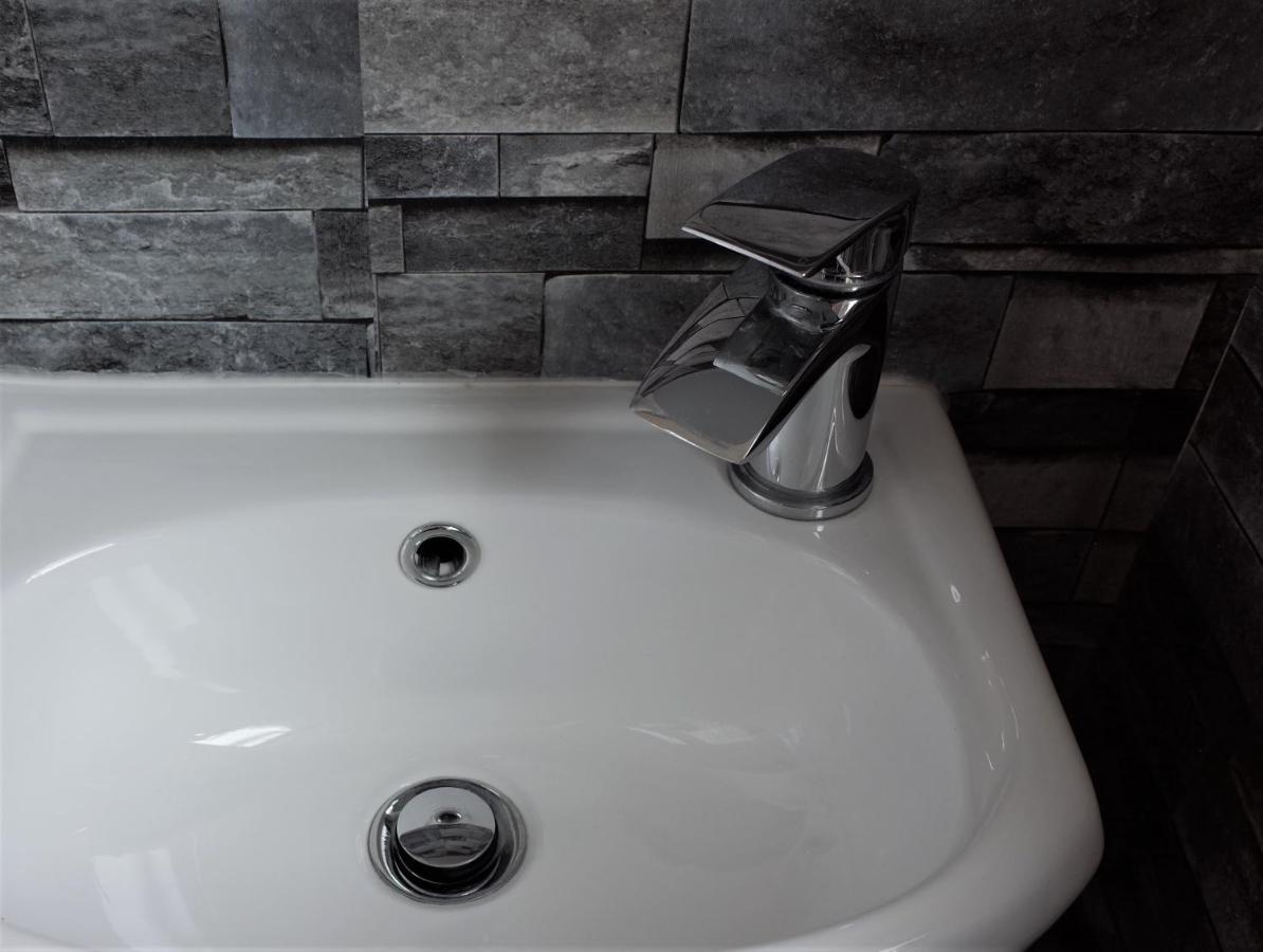 1 Bedroom Apartment With Free Parking Уэймут Экстерьер фото